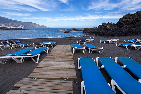 的蓝沙丘和黑沙滩 椅子 夏天 支撑 水 普拉亚 兰萨罗特岛图片