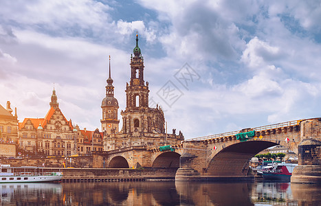 Elbe河和Augustus桥的德累斯顿市天线全景 老的 历史图片