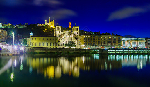 在里昂的Saone Saint-Jean和Notre-Dame夜景 纪念碑 水图片