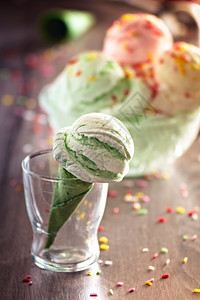 美味的典型夏季冰淇淋 牛奶 食物 寒冷的 胡扯 可口图片