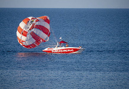 乘海上滑翔飞翔 海岸 乐趣 滑翔伞 肾上腺素 海滩 夏天 滑翔机图片