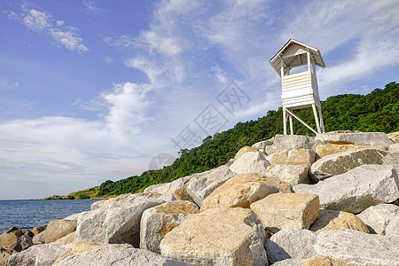 白色的宫殿 有山景和美丽的大海 旅游 海洋 夏天图片