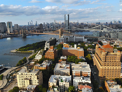 布鲁克林市中心的鸟瞰图 背景是哈德逊河和布鲁克林大桥 纽约市 美国 门 假期图片