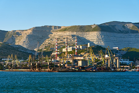 商业海港 自然 海岸 血管 贸易 新罗西斯克 海浪 船运 山图片