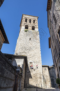纳尔尼圣神座大教堂的钟楼图片