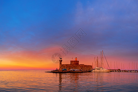日出时希腊罗得岛 地平线 水 城堡 罗多斯 港口 爱琴海图片