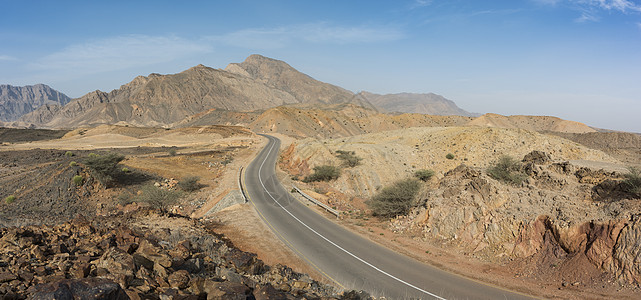 奥马苏丹国荒无人烟的山丘被一条道路压平 丘陵图片