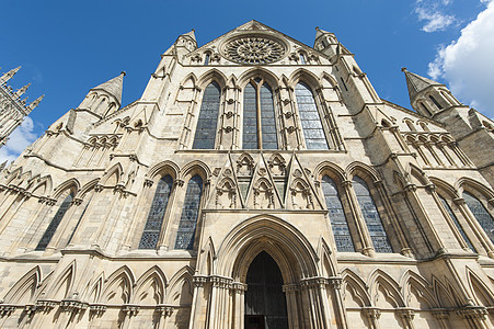 市中心的老英国大教堂 历史性 石头 地标 古老的 旅游景点图片