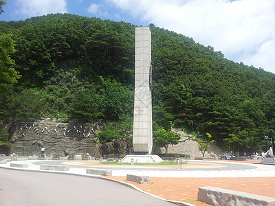 以绿山和大天空为背景的青山名胜古迹 亚洲 韩国人图片