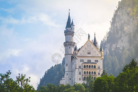 在德国巴伐利亚慕尼黑附近的夏日风景中 可以看到纽施万斯坦城堡 老的 旅游图片