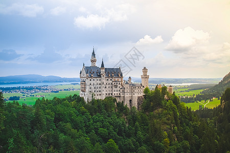 德国巴伐利亚慕尼黑附近的夏季风景中的纽施旺斯坦城堡 森林 旅行图片
