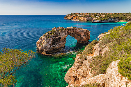西班牙地中海Es Pontas 自然岩石拱门 西班牙地中海 水边 地质学图片