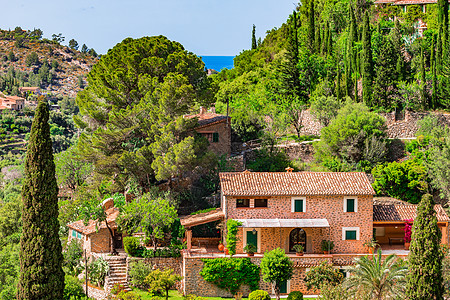 西班牙Majorca岛美丽地貌的海洋石块建筑中具有权威性的地中海石房图片