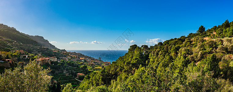 西班牙地中海马洛卡岛海岸巴利阿里群岛Banyalbufar的全景图片
