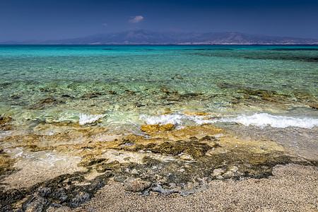 克里斯西岛的海岸 在阳光明媚的夏日 有松黄的海水 天堂 岩石图片