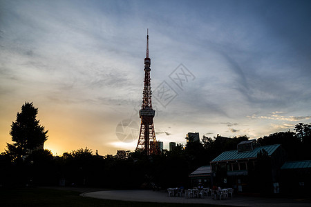 日落时从公园看东京塔的景象图片