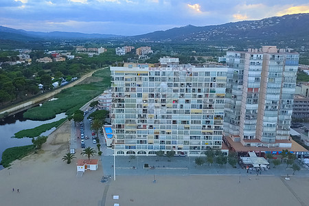 在西班牙 国家度假胜地和娱乐场所的住宿 从上面看房子 地中海 水图片