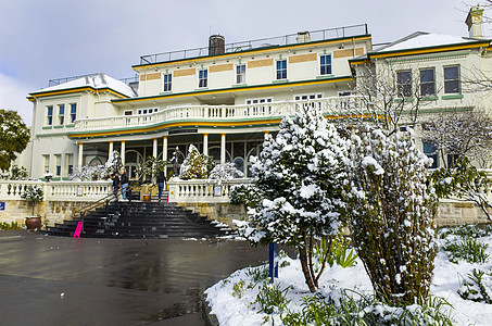 卡通巴历史悠久的卡灵顿酒店 冬季雪花过后图片