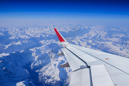 空中飞机窗口的雪幕视图图片