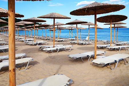空沙滩上的海滩雨伞和遮晒者 假期 黑海 欧洲 放松图片