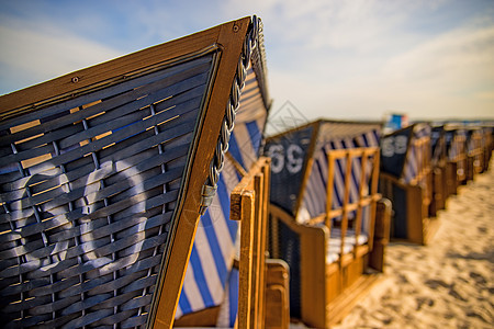 波兰波罗的海的海滩椅 波兰 防波堤 假期 水图片