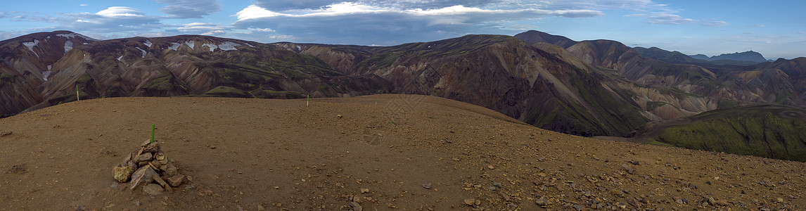 山峰顶端多彩火山山脉的美丽风景全景 冰岛高地Fjellabak自然保护区地区图片