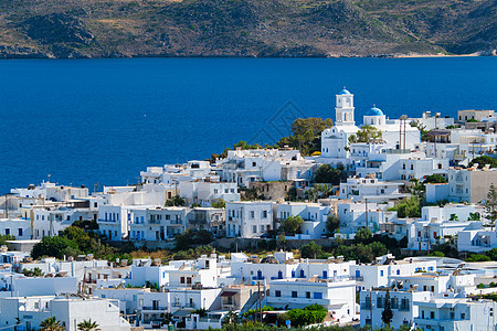 与希腊传统教会的普拉卡村景象 希腊米洛斯岛 海景 小城图片