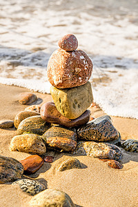 在海滩上冲浪的金字塔 波浪 海洋 水图片