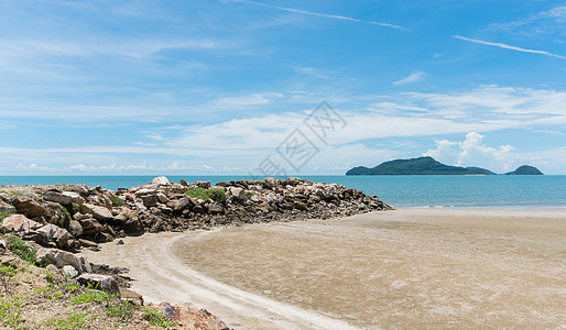 海滩上的石头或岩石土墩或桩 假期 阳光 山 海洋图片