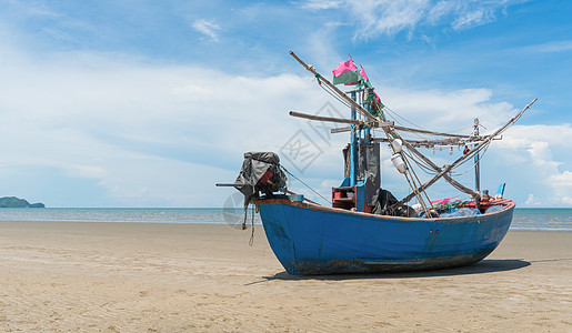 在Sam Roi Yod海滩上的蓝渔船 景点图片