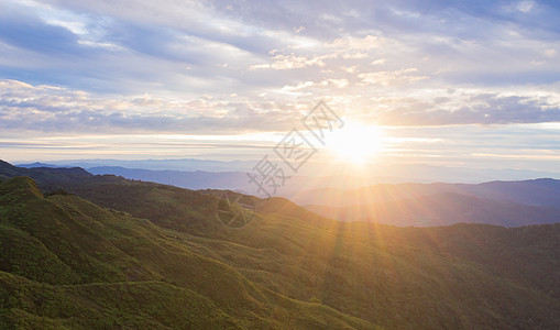 Phu Langka国家台风山日出云蓝天空图片