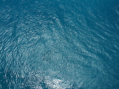 水表水面 涟漪 夏天 美丽的 绿松石 反射 海浪 天 深的图片
