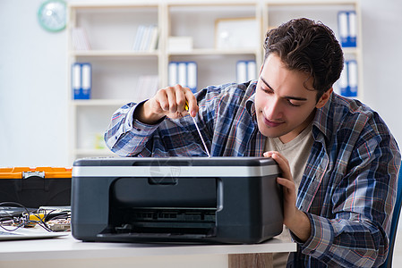 修理破损打印机传真机的硬件修理工 复印件 作坊图片