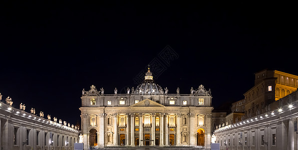 在梵蒂冈城圣彼得·巴西里卡 夜间照亮 天主教徒图片