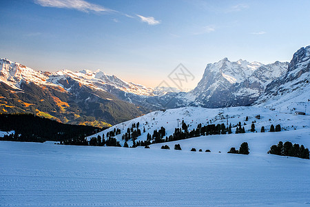 瑞士阿尔卑斯山脉的空中景象 天空 阿莱奇 冬天 全景图片
