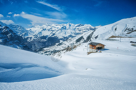 瑞士阿尔卑斯山脉的空中景象 滑雪 高的 少女峰图片