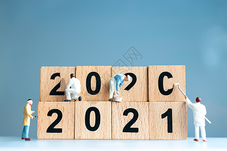 2021年涂漆并删除2020年的微型工人团队 木头 圣诞节图片