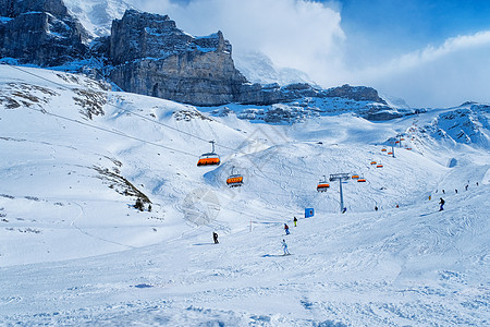 Switzerlan高山滑椅升起的全景 假期图片