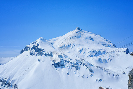 瑞士天空线从西边的天线上的 雪丘 阿尔卑斯山 季节图片