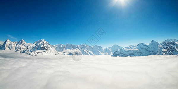 来自P的瑞士天际天空线上的 雪幕 季节 蓝色的图片