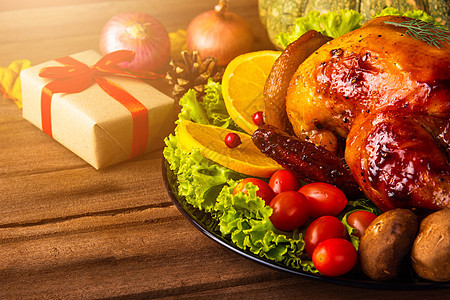 感恩节烤火鸡或鸡和蔬菜 蔓越莓 季节 秋天 熟的 胸部图片