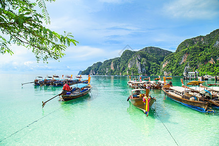 泰国传统的木头长尾船和美丽的海滩 海景 蓝色的图片