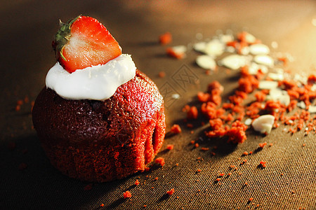 自制纸杯蛋糕装饰用草莓切片 口味或背景图片