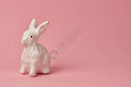 复活节兔子在粉红背景玩具动物节日上 春天 生的图片