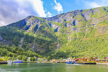 挪威美丽的Flåm的乘船旅行和假日 河 太阳图片