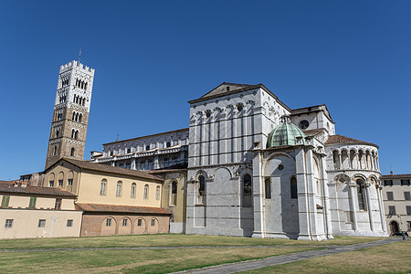LUCCA ITALY 圣马提诺派和圣乔瓦尼和再恢复教会坎帕尼拉图片