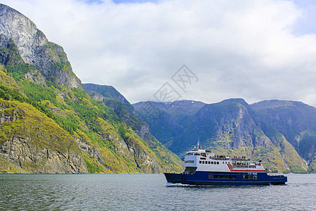 挪威Skagastøl渡轮 蓝色的 河 艾于兰 湾图片