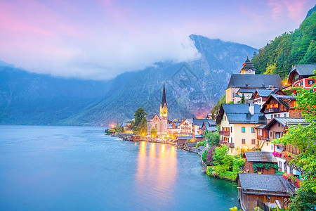 奥地利著名的Hallstatt村风景 山图片