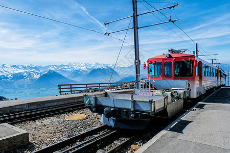 在里吉山上最有名的红色电动旅游者Switzer火车 高山 机车图片