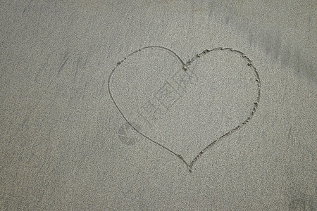 画在沙子上的心 水平构图 在天堂海滩的完美白色沙滩上绘制的心图片